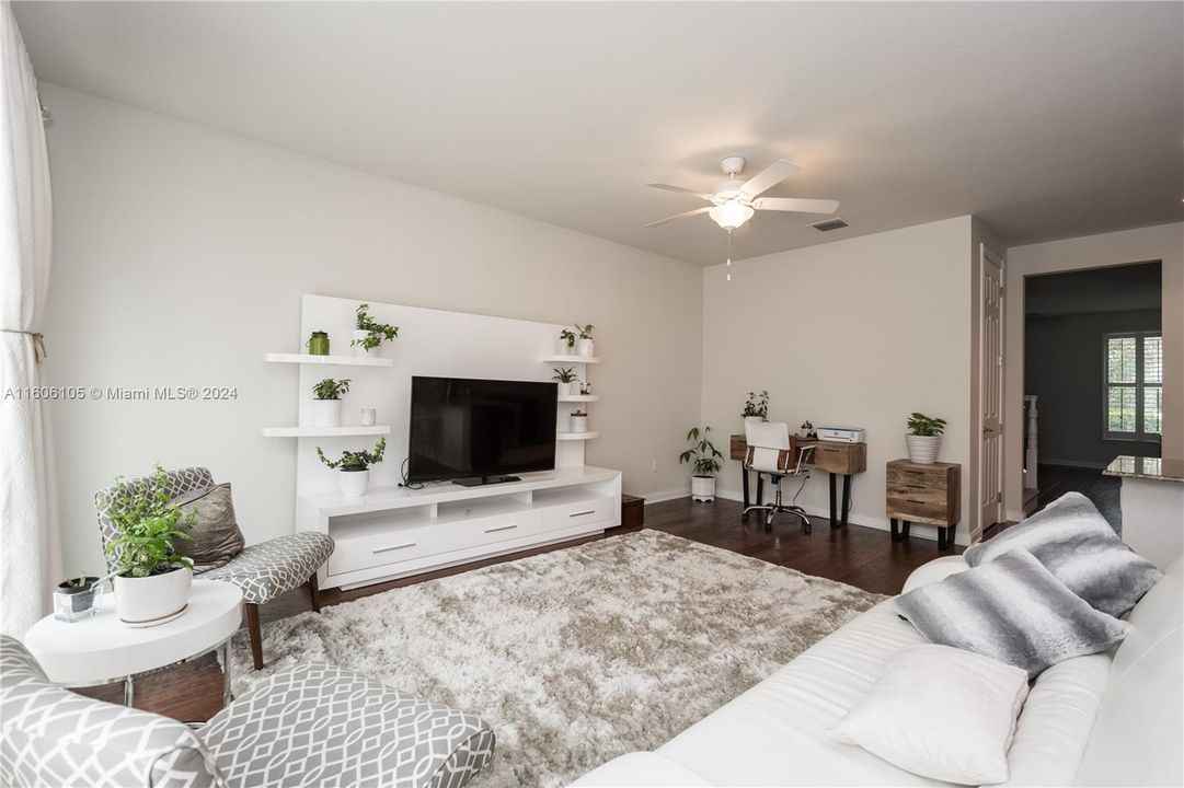 Active With Contract: $3,800 (3 beds, 2 baths, 1890 Square Feet)