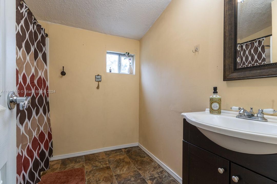 For Sale: $168,000 (4 beds, 2 baths, 1344 Square Feet)