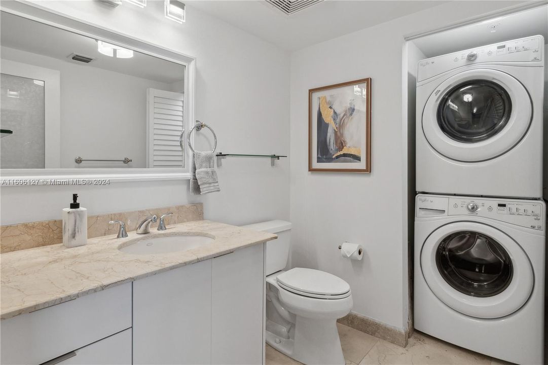 Active With Contract: $4,500 (1 beds, 1 baths, 1000 Square Feet)