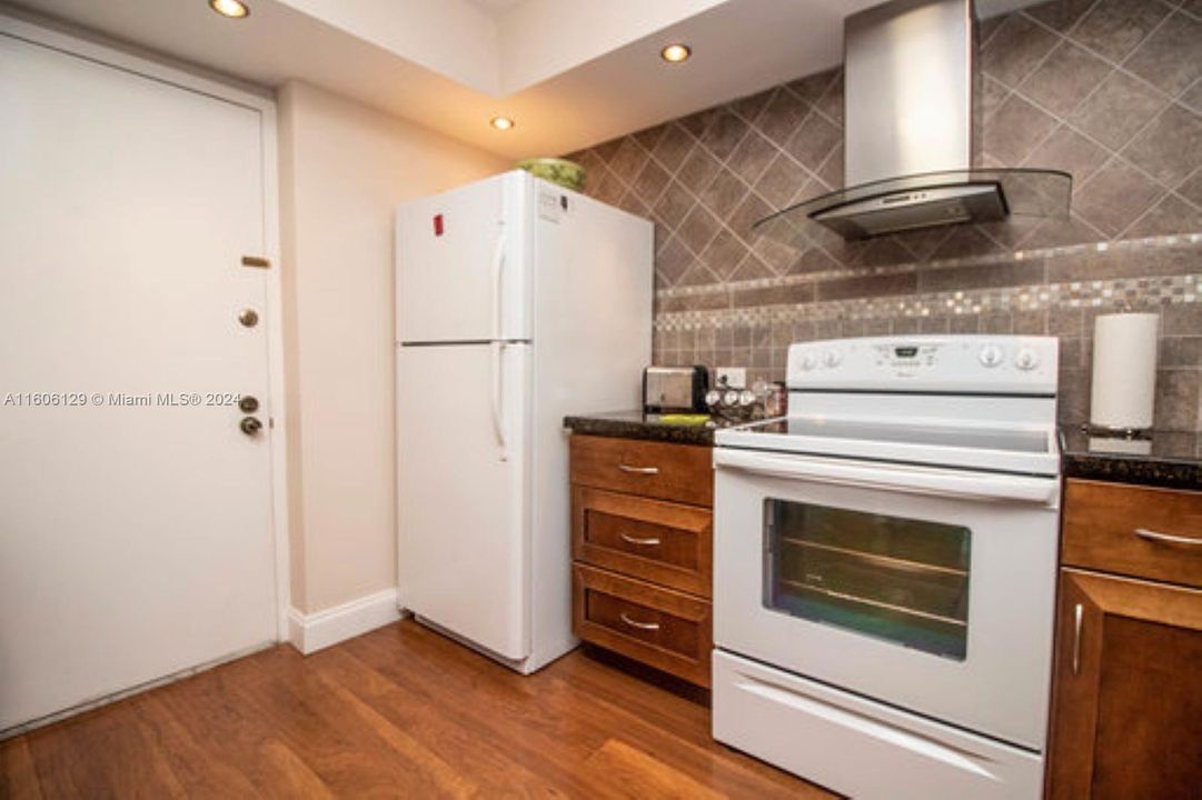 For Sale: $365,000 (2 beds, 2 baths, 1400 Square Feet)