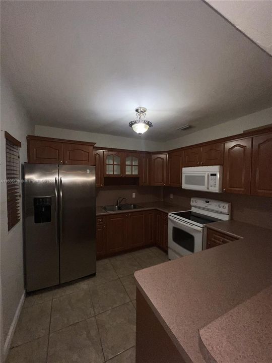 For Rent: $2,800 (3 beds, 1 baths, 1156 Square Feet)