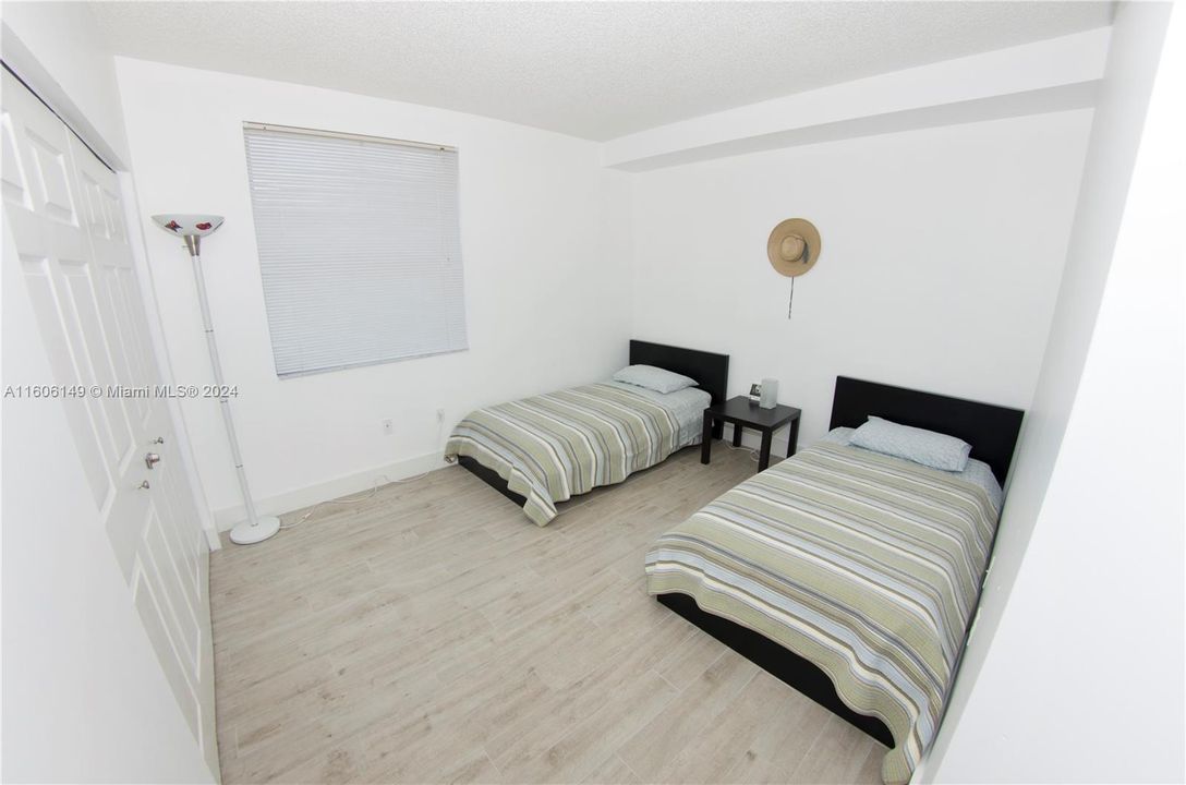 Active With Contract: $3,800 (3 beds, 2 baths, 1264 Square Feet)