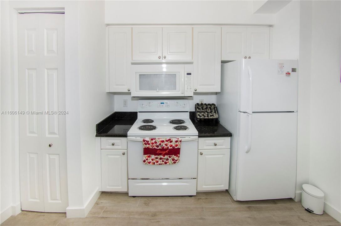 Active With Contract: $3,800 (3 beds, 2 baths, 1264 Square Feet)