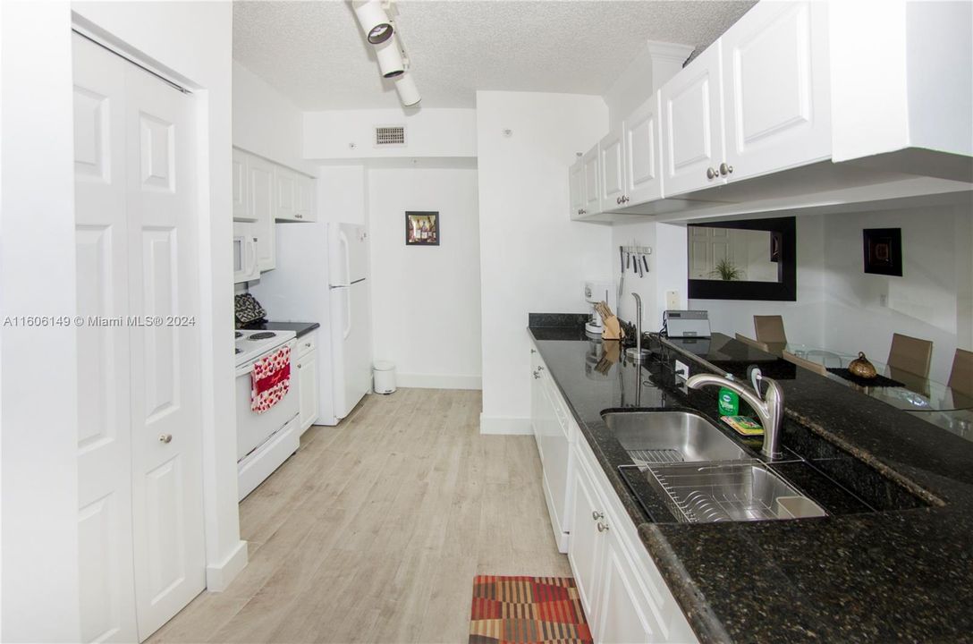 Active With Contract: $3,800 (3 beds, 2 baths, 1264 Square Feet)