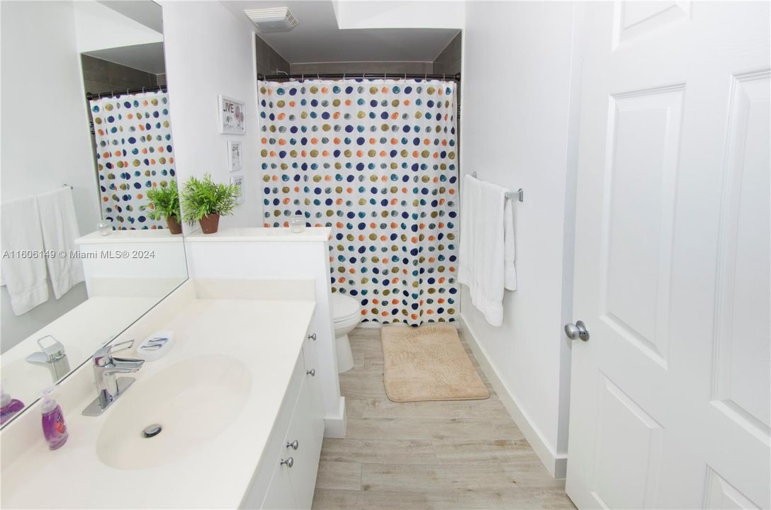 Active With Contract: $3,800 (3 beds, 2 baths, 1264 Square Feet)