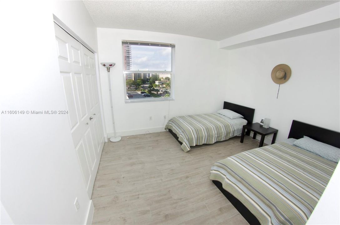 Active With Contract: $3,800 (3 beds, 2 baths, 1264 Square Feet)