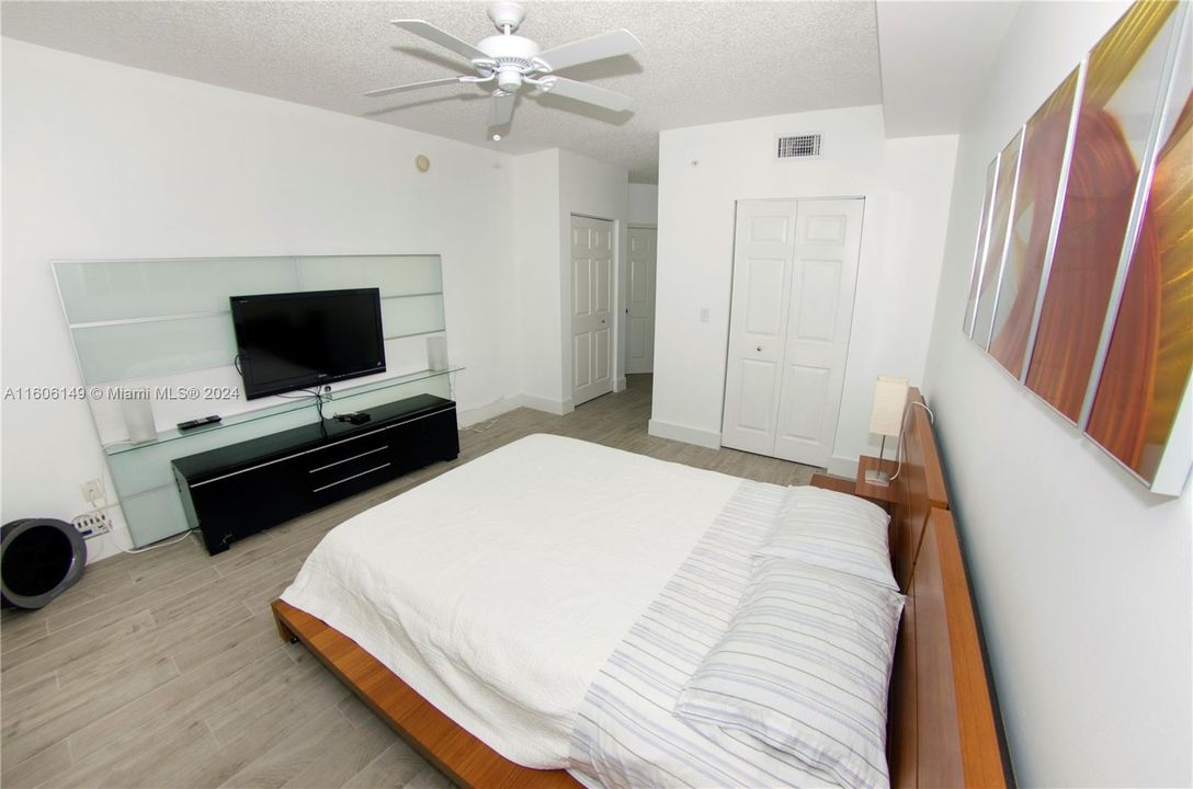 For Rent: $3,800 (3 beds, 2 baths, 1264 Square Feet)
