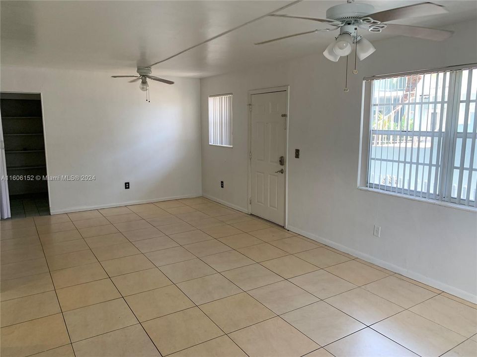 For Rent: $2,100 (2 beds, 1 baths, 744 Square Feet)