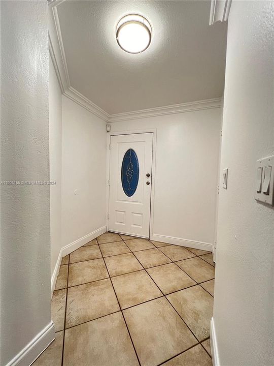 Active With Contract: $2,450 (2 beds, 2 baths, 1165 Square Feet)