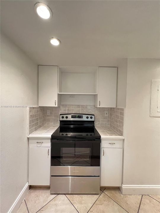 Active With Contract: $2,450 (2 beds, 2 baths, 1165 Square Feet)