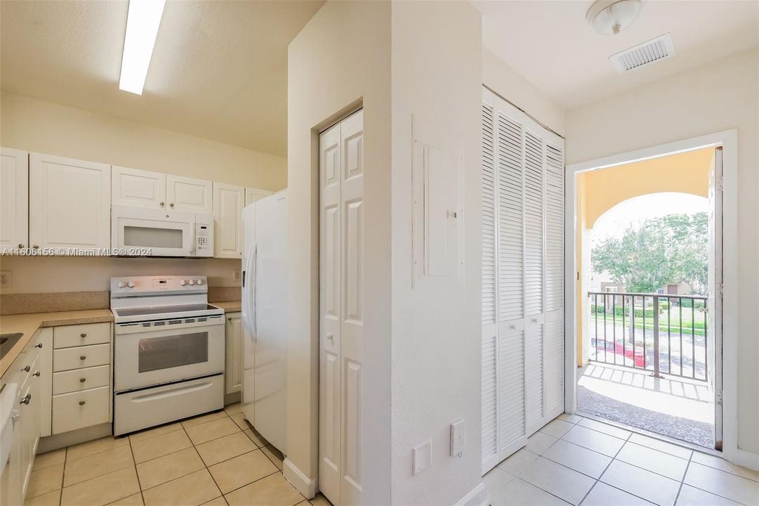 For Rent: $2,070 (3 beds, 2 baths, 1062 Square Feet)