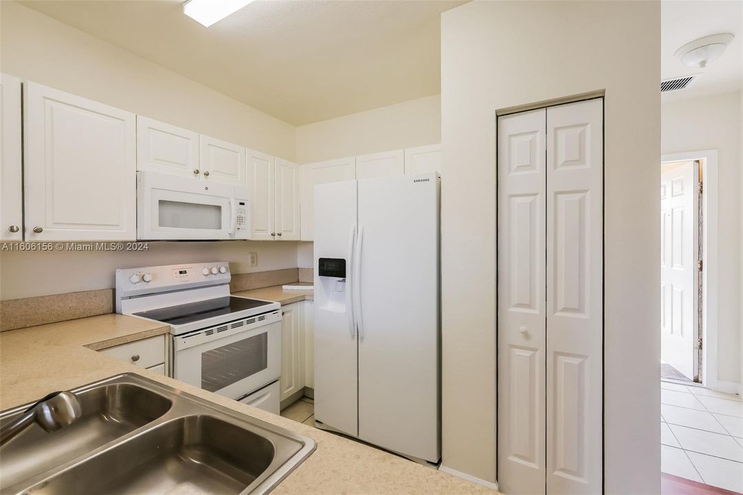 For Rent: $2,070 (3 beds, 2 baths, 1062 Square Feet)