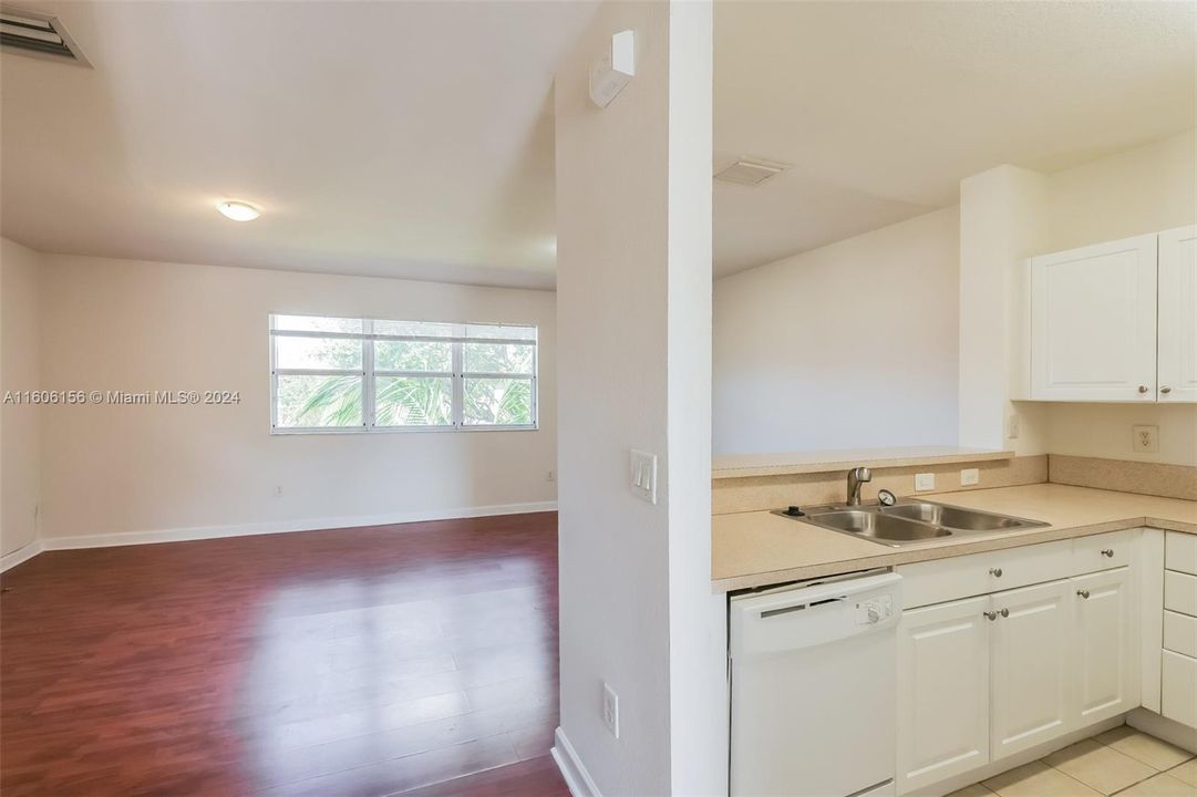 For Rent: $2,070 (3 beds, 2 baths, 1062 Square Feet)