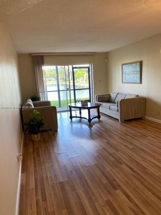 Recently Rented: $1,650 (1 beds, 1 baths, 750 Square Feet)