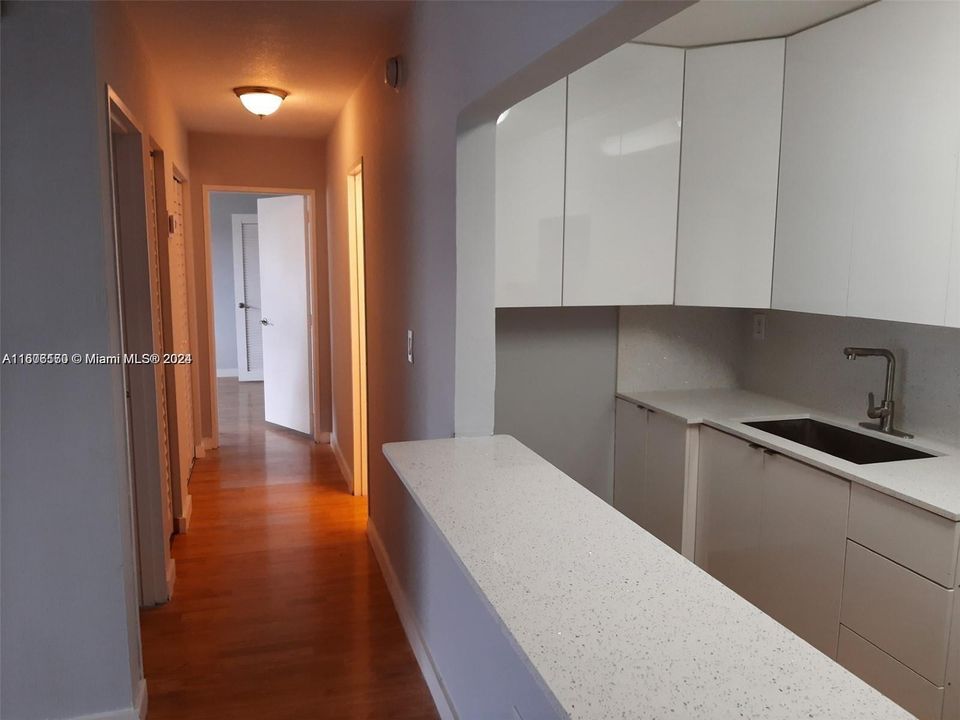 For Rent: $2,300 (2 beds, 2 baths, 1060 Square Feet)