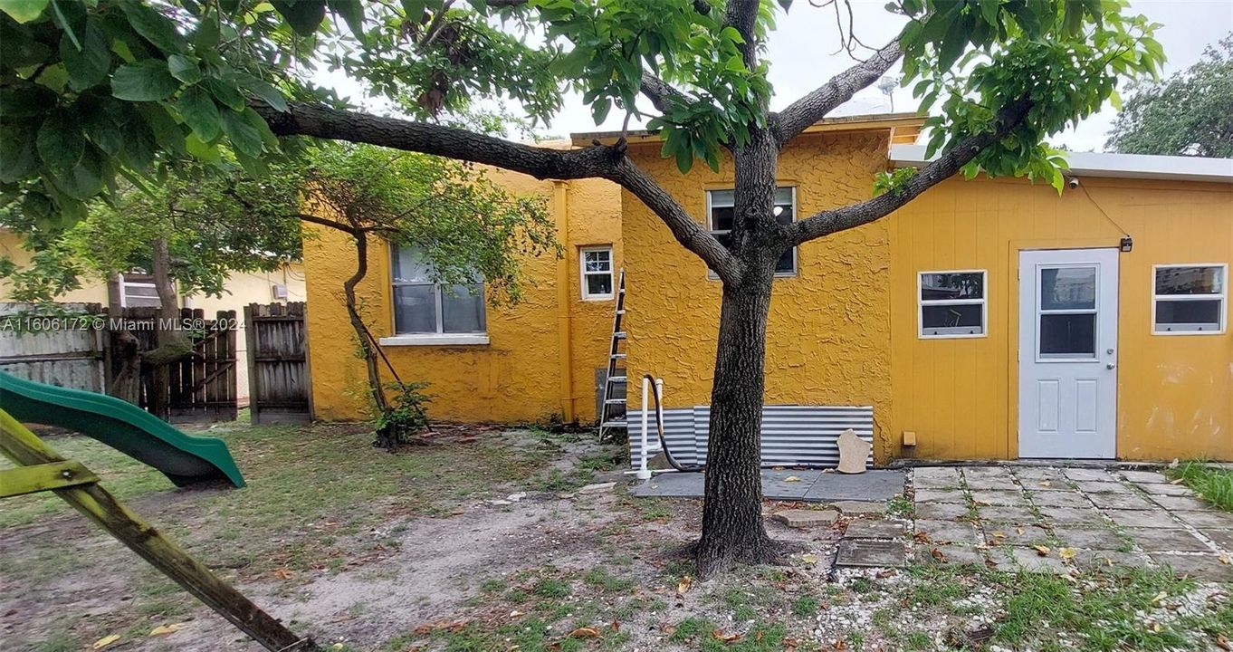 Vendido Recientemente: $509,900 (2 camas, 2 baños, 1005 Pies cuadrados)