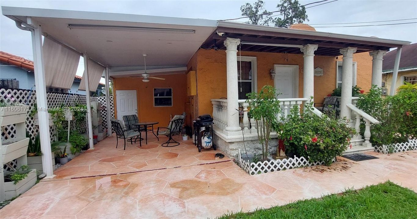 Vendido Recientemente: $509,900 (2 camas, 2 baños, 1005 Pies cuadrados)