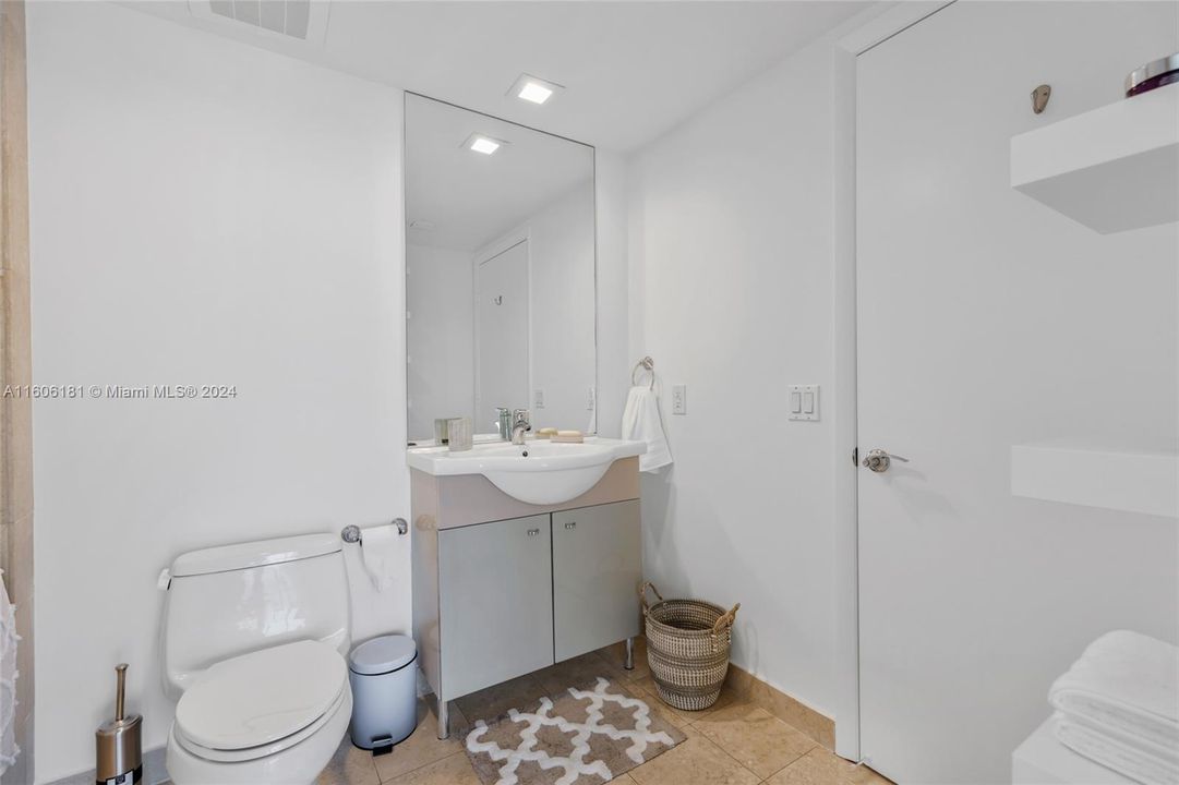 For Rent: $4,400 (1 beds, 1 baths, 871 Square Feet)