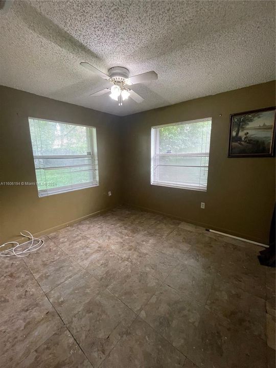 最近租的: $3,099 (3 贝兹, 1 浴室, 1118 平方英尺)