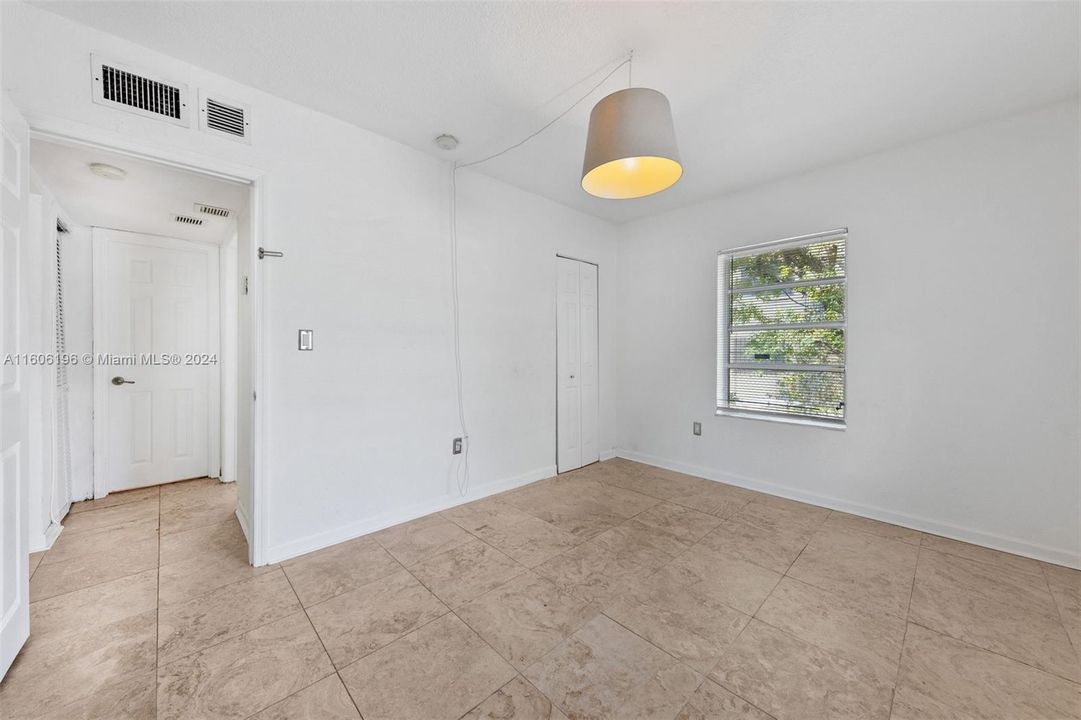 For Sale: $275,000 (2 beds, 1 baths, 750 Square Feet)