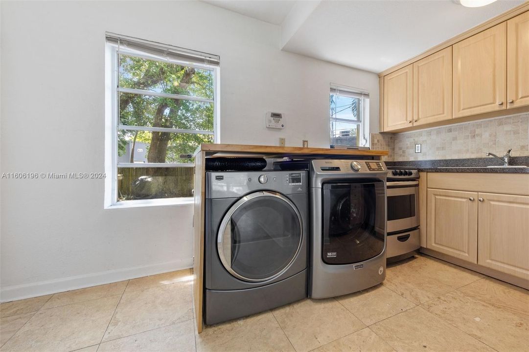 For Sale: $275,000 (2 beds, 1 baths, 750 Square Feet)