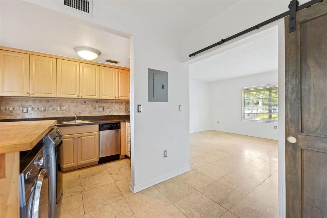 For Sale: $275,000 (2 beds, 1 baths, 750 Square Feet)