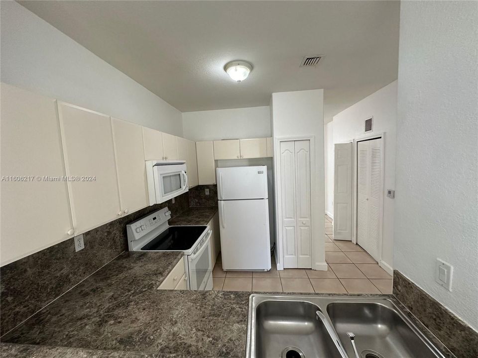 Active With Contract: $240,000 (3 beds, 2 baths, 1060 Square Feet)