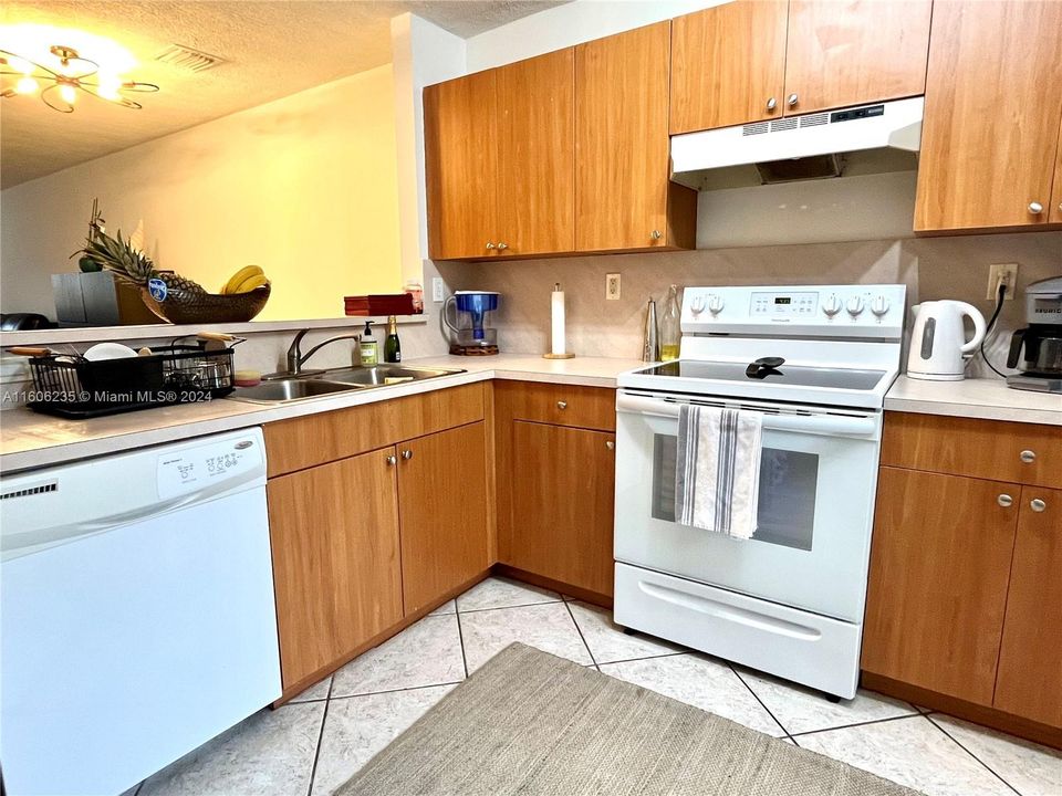 For Rent: $2,700 (2 beds, 2 baths, 1190 Square Feet)