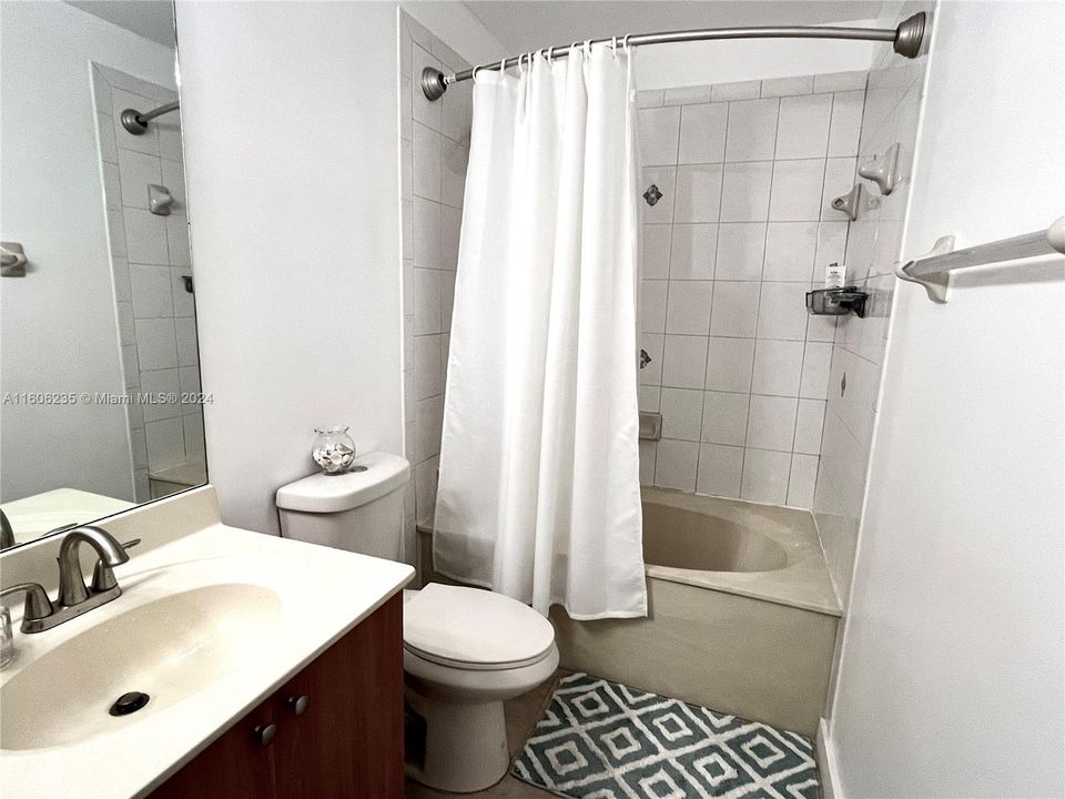 For Rent: $2,700 (2 beds, 2 baths, 1190 Square Feet)