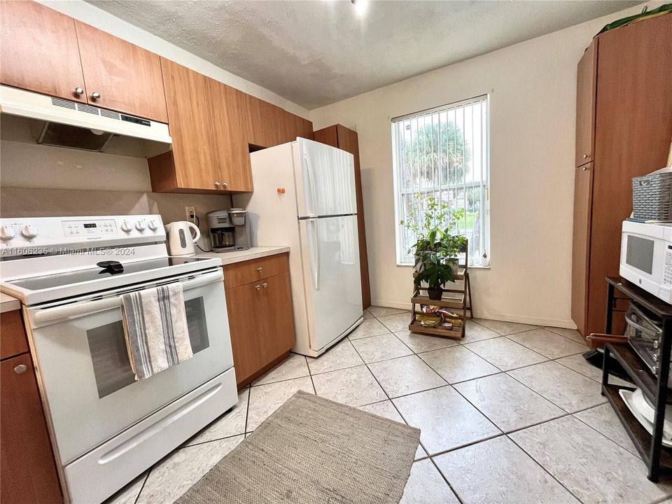 For Rent: $2,700 (2 beds, 2 baths, 1190 Square Feet)