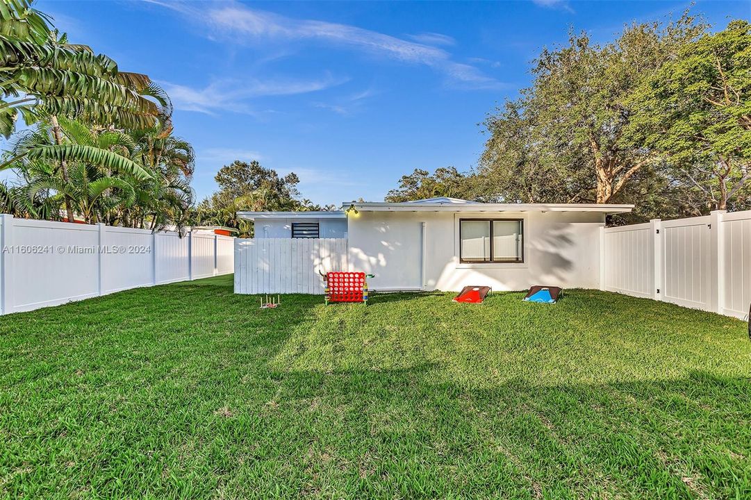 For Sale: $1,000,000 (4 beds, 3 baths, 1666 Square Feet)