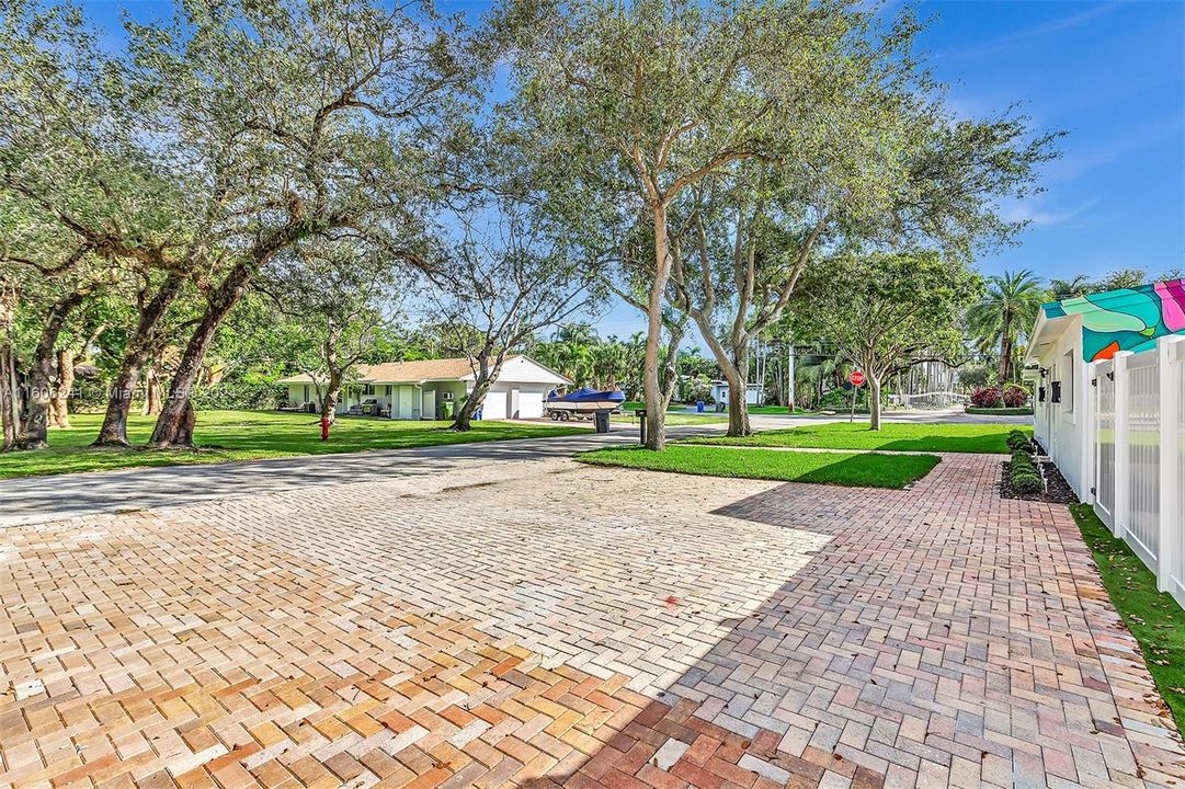 For Sale: $1,000,000 (4 beds, 3 baths, 1666 Square Feet)