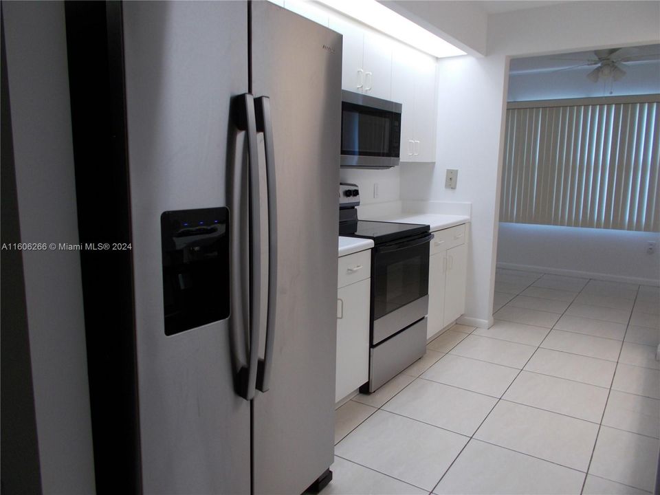 For Sale: $279,000 (2 beds, 2 baths, 1364 Square Feet)