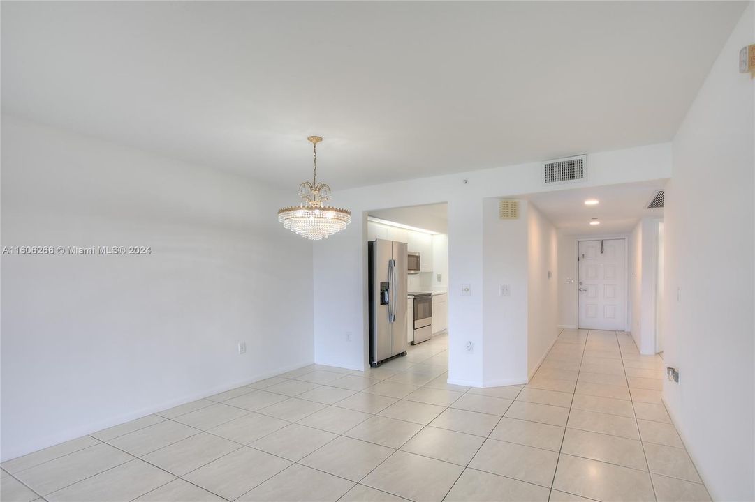 For Sale: $279,000 (2 beds, 2 baths, 1364 Square Feet)