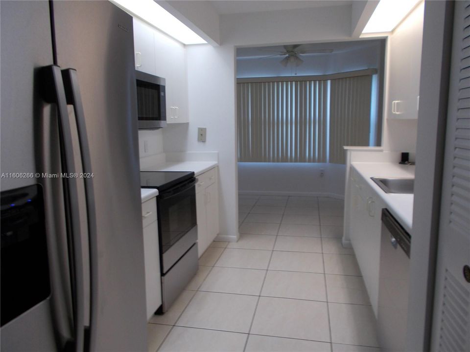 For Sale: $279,000 (2 beds, 2 baths, 1364 Square Feet)