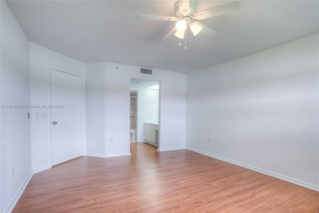 For Sale: $279,000 (2 beds, 2 baths, 1364 Square Feet)