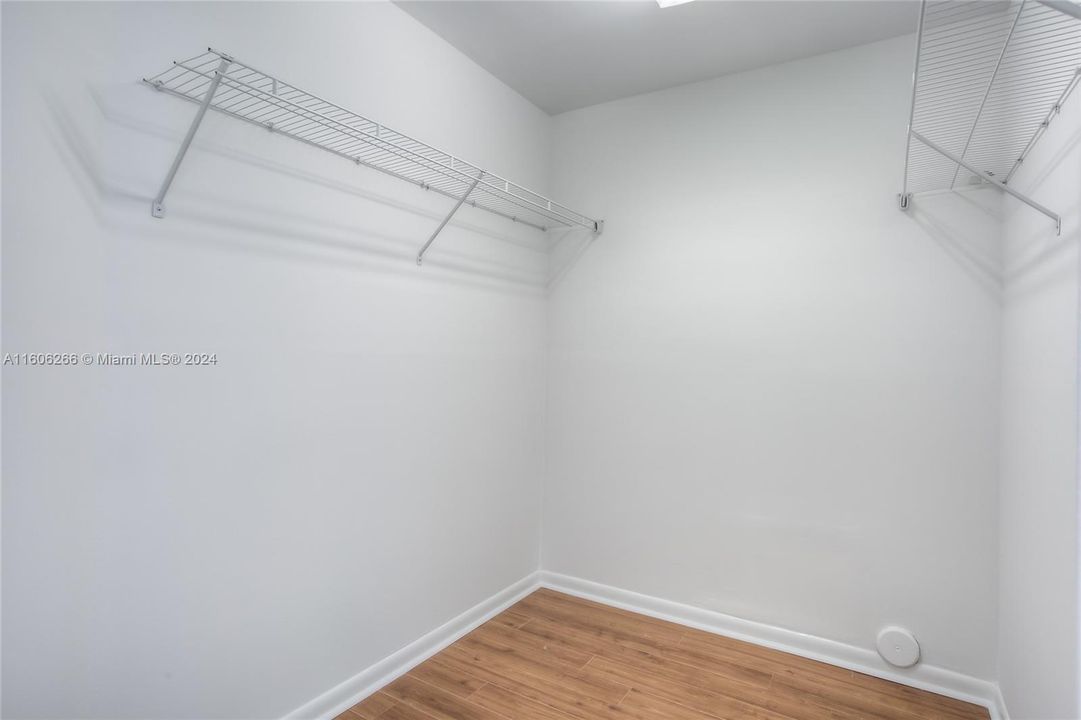 For Sale: $279,000 (2 beds, 2 baths, 1364 Square Feet)