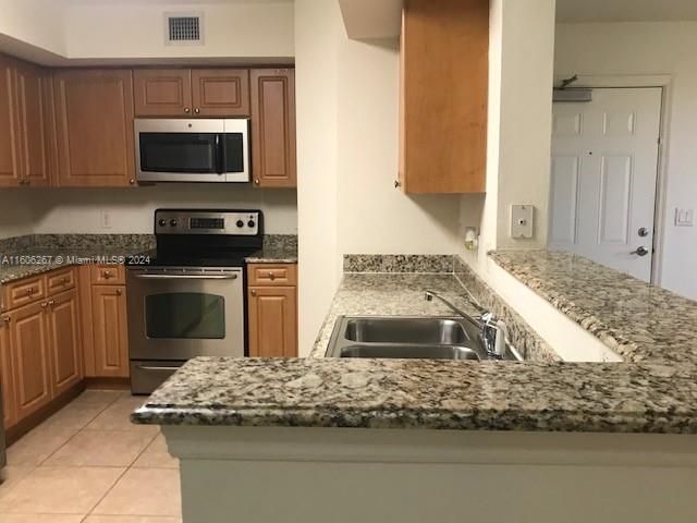 For Rent: $2,450 (3 beds, 2 baths, 1115 Square Feet)