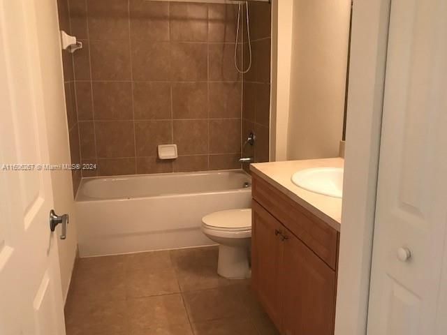 For Rent: $2,450 (3 beds, 2 baths, 1115 Square Feet)