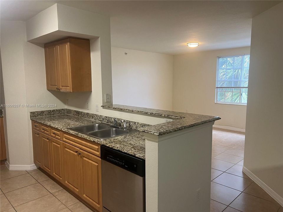 For Rent: $2,450 (3 beds, 2 baths, 1115 Square Feet)