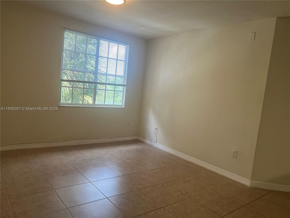 For Rent: $2,450 (3 beds, 2 baths, 1115 Square Feet)