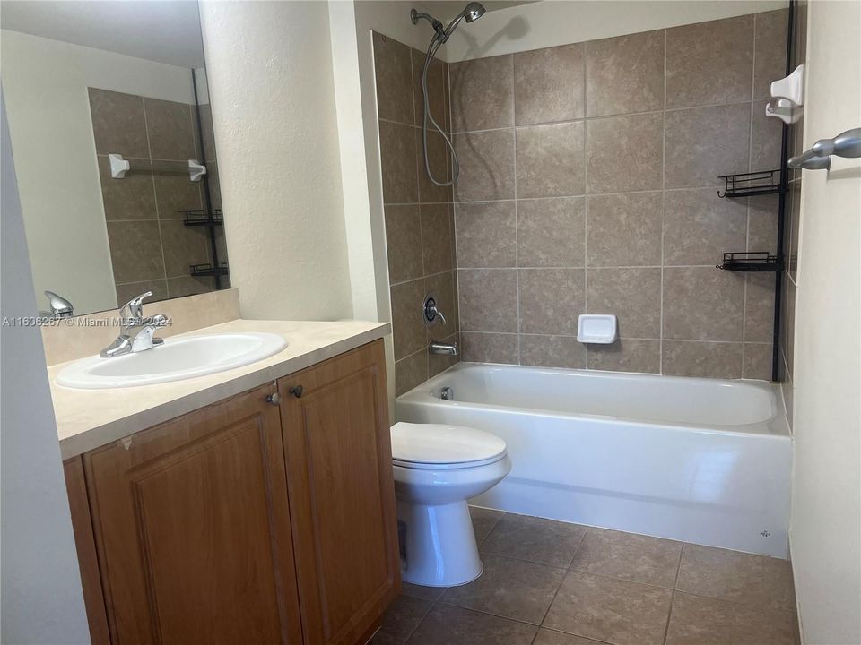 For Rent: $2,450 (3 beds, 2 baths, 1115 Square Feet)