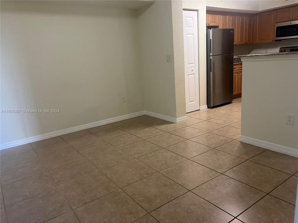 For Rent: $2,450 (3 beds, 2 baths, 1115 Square Feet)