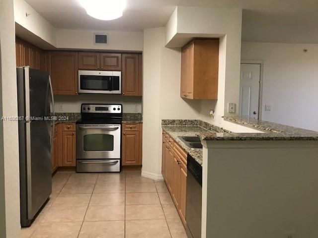 For Rent: $2,450 (3 beds, 2 baths, 1115 Square Feet)