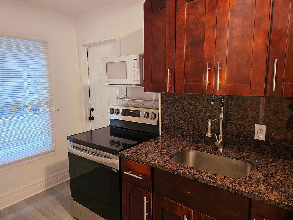 For Rent: $1,750 (1 beds, 1 baths, 518 Square Feet)