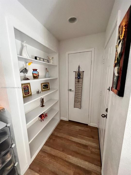 Active With Contract: $209,000 (1 beds, 1 baths, 780 Square Feet)