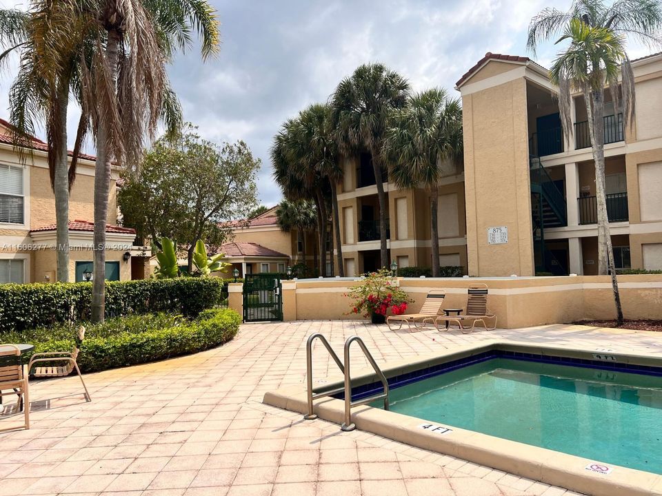 Active With Contract: $209,000 (1 beds, 1 baths, 780 Square Feet)