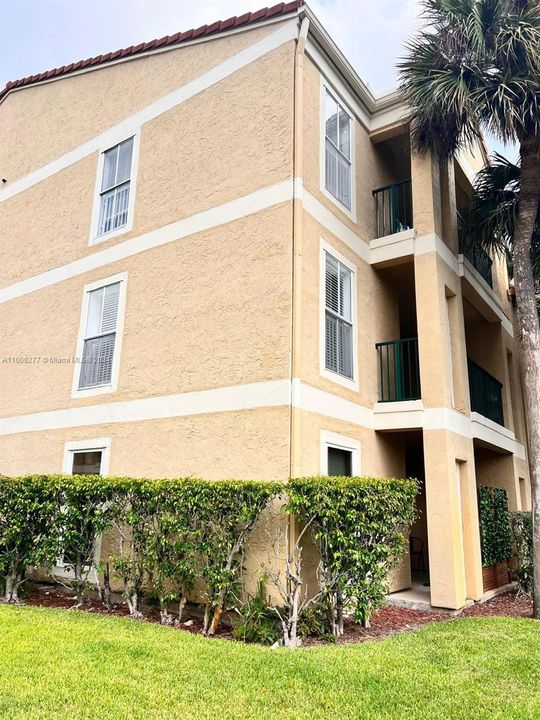 Active With Contract: $209,000 (1 beds, 1 baths, 780 Square Feet)