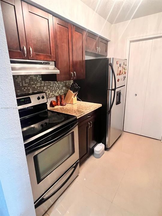 For Sale: $209,000 (1 beds, 1 baths, 780 Square Feet)