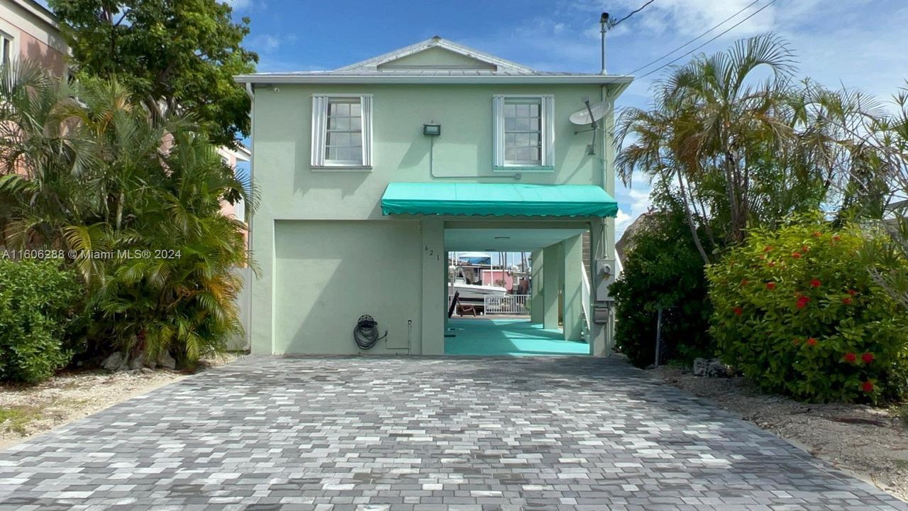 En Venta: $1,295,000 (3 camas, 3 baños, 960 Pies cuadrados)